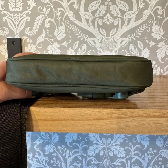 *NWT* Tory Burch Virginia Nylon Belt Bag Olive Green - Picture 16 of 17